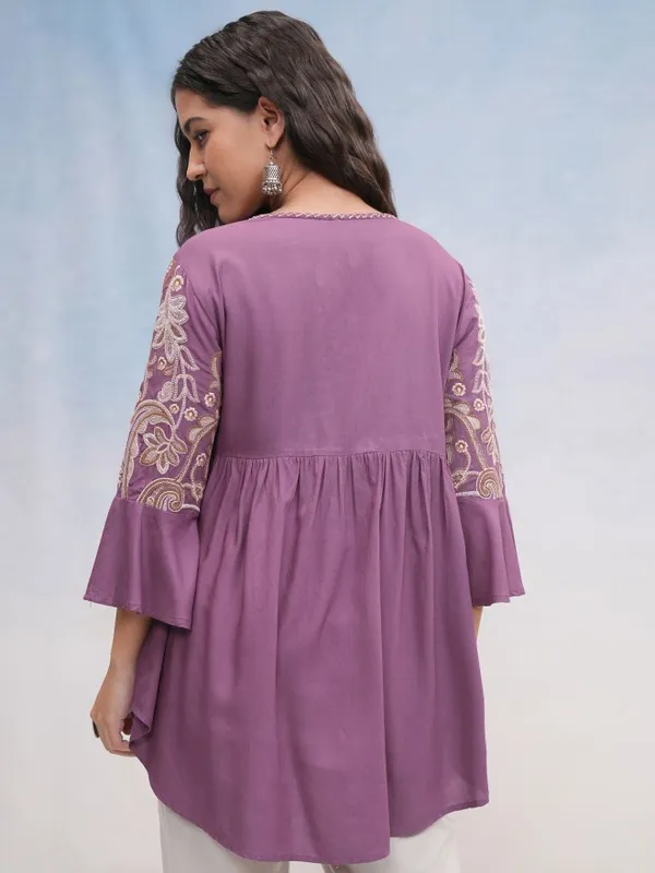 Vishudh Women Mauve Embroidered Top