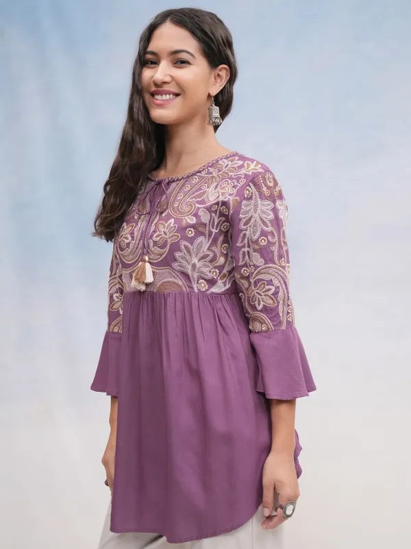 Vishudh Women Mauve Embroidered Top