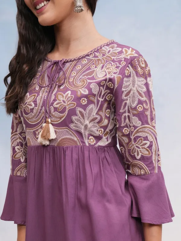 Vishudh Women Mauve Embroidered Top