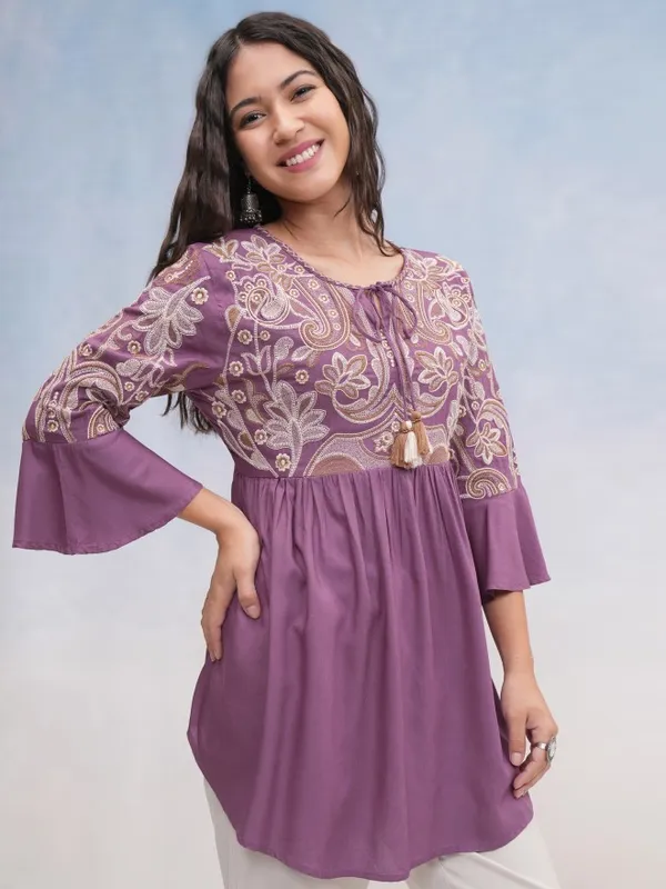 Vishudh Women Mauve Embroidered Top