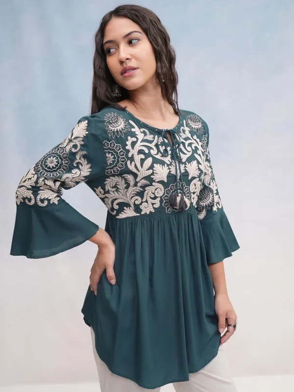 Vishudh Women Teal Embroidered Top