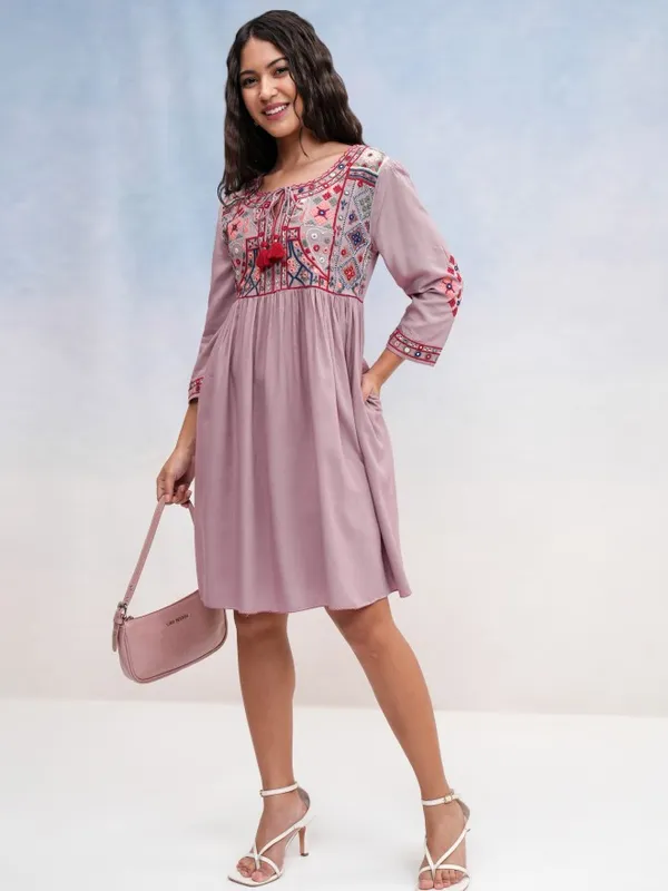 Vishudh women Mauve Embroidered A-Line Dress