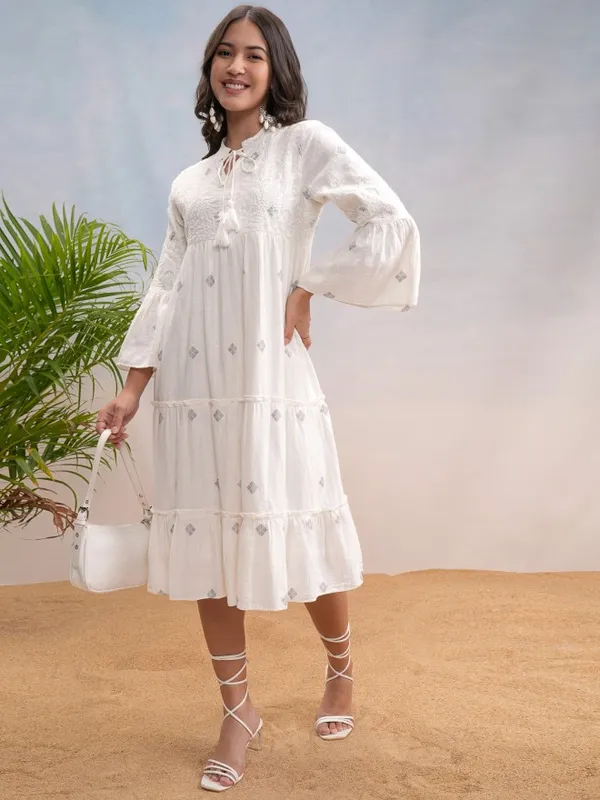 Vishudh Women Off White Embroidered A-Line Dress