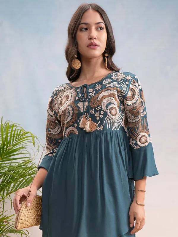 Vishudh Women Teal Top With Trouser