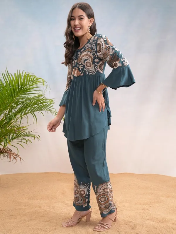 Vishudh Women Teal Top With Trouser