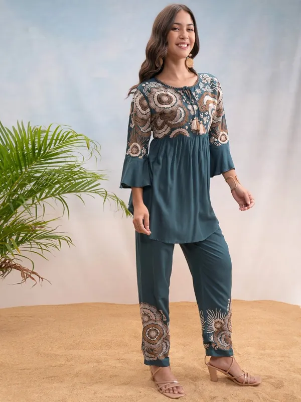 Vishudh Women Teal Top With Trouser