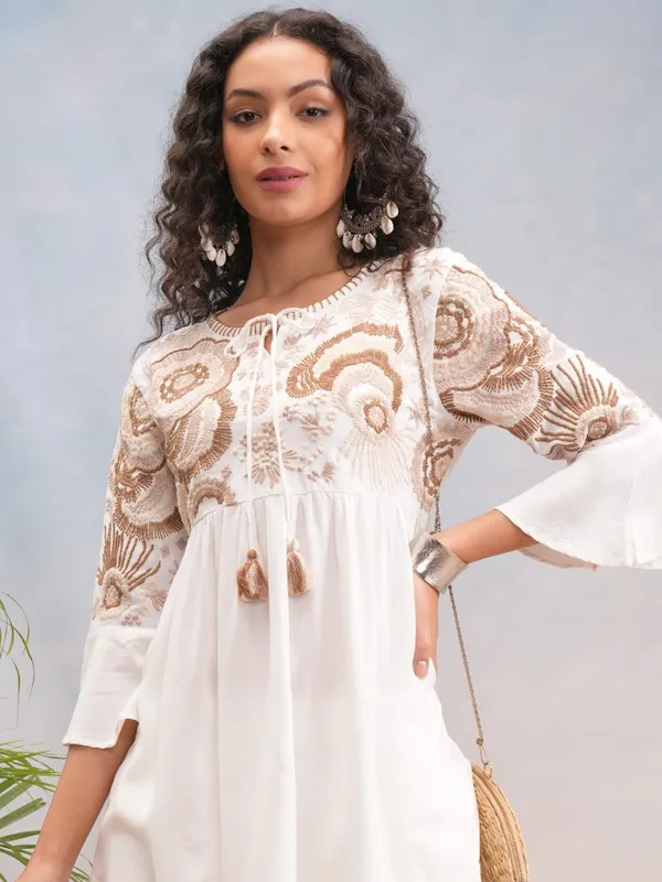 Vishudh Women Off White Top With Trouser