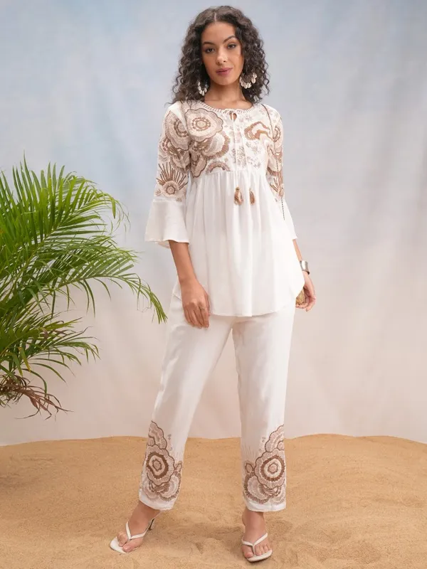 Vishudh Women Off White Top With Trouser
