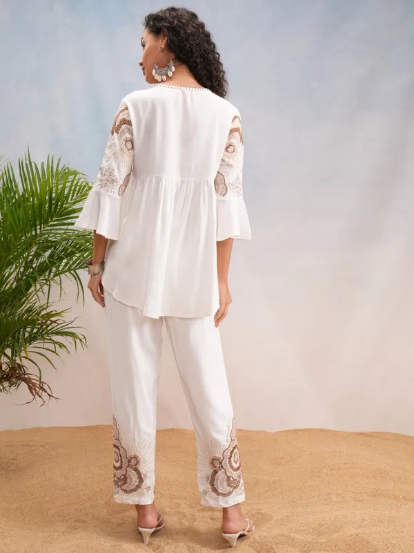 Vishudh Women Off White Top With Trouser