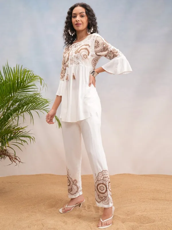 Vishudh Women Off White Top With Trouser