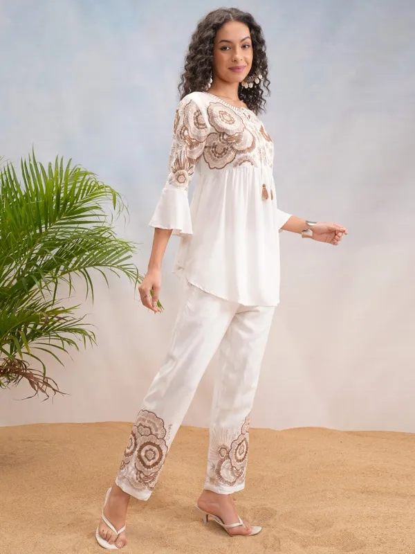 Vishudh Women Off White Top With Trouser