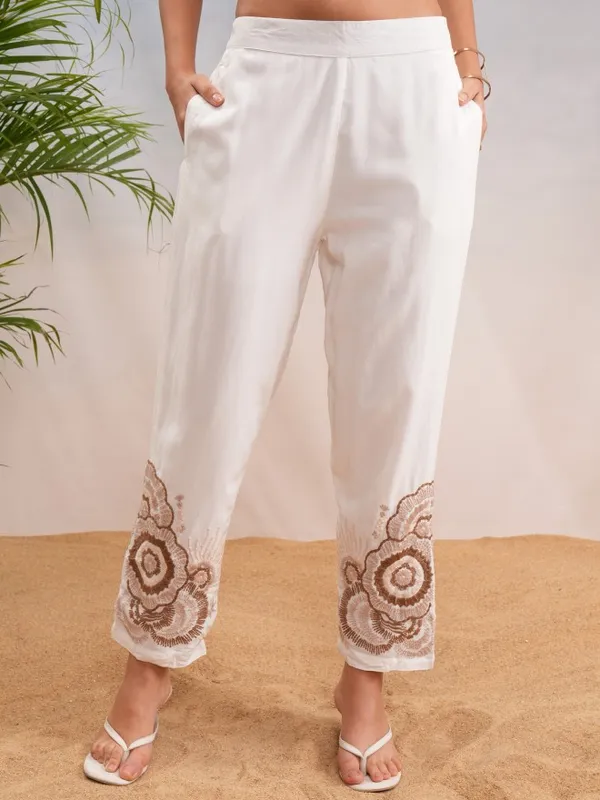 Vishudh Women Off White Top With Trouser