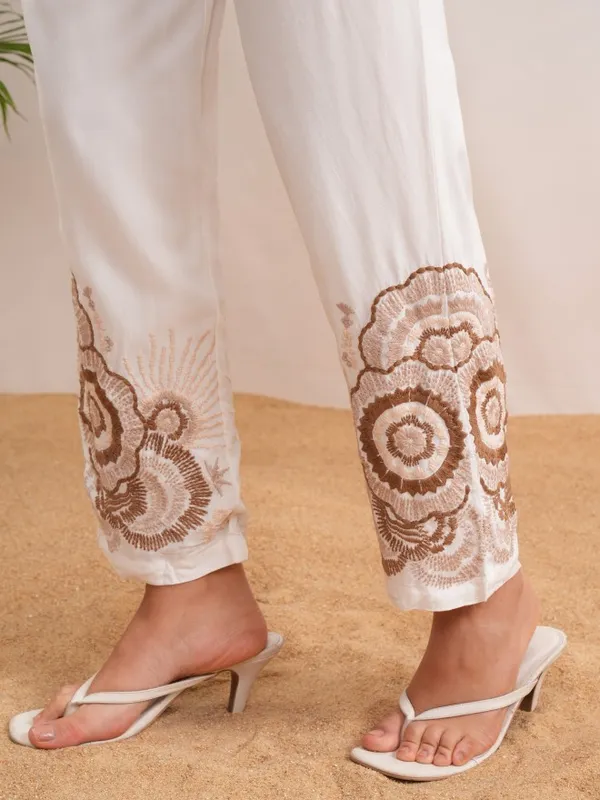 Vishudh Women Off White Top With Trouser