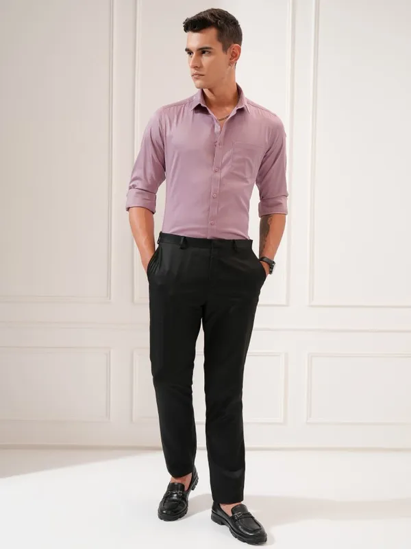Highlander Men Mauve Solid Slim Fit Casual Shirt