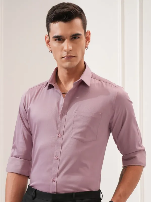 Highlander Men Mauve Solid Slim Fit Casual Shirt