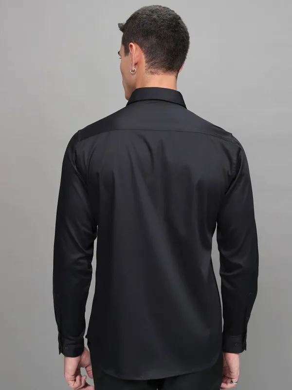 Highlander Men Black Solid Slim Fit Casual Shirt