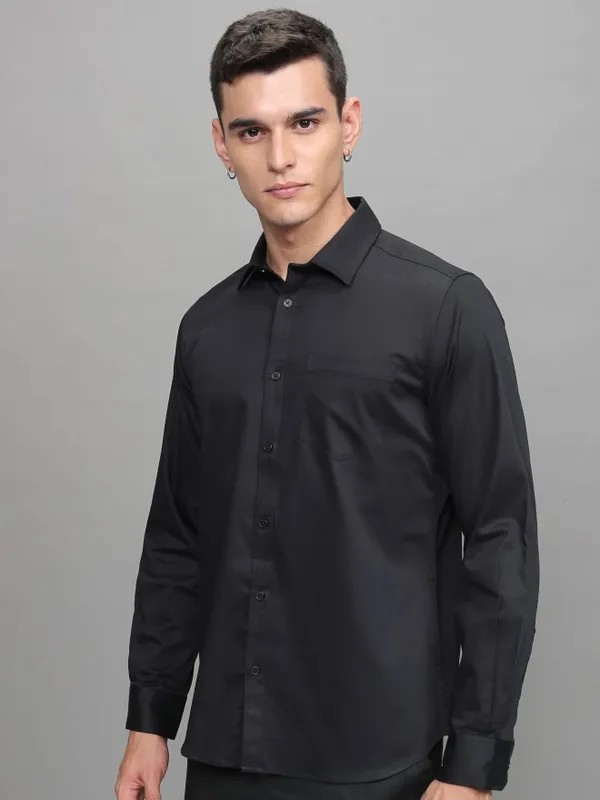 Highlander Men Black Solid Slim Fit Casual Shirt