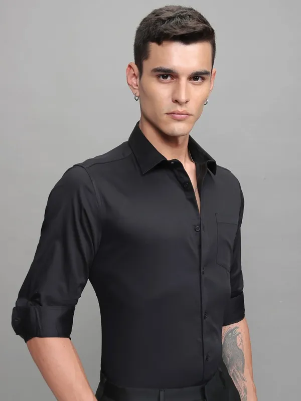 Highlander Men Black Solid Slim Fit Casual Shirt