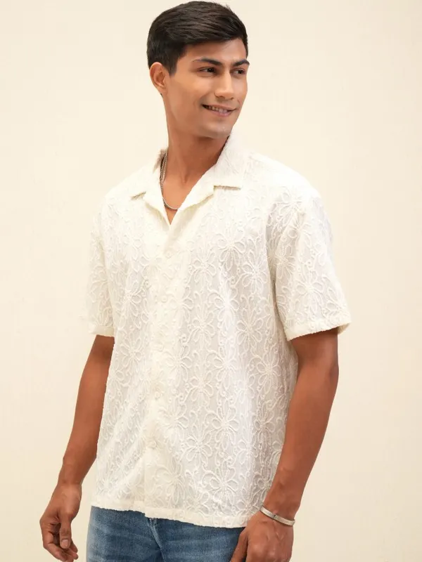 Locomotive Men Cream Textured Relaxed Fit Casual Shirt