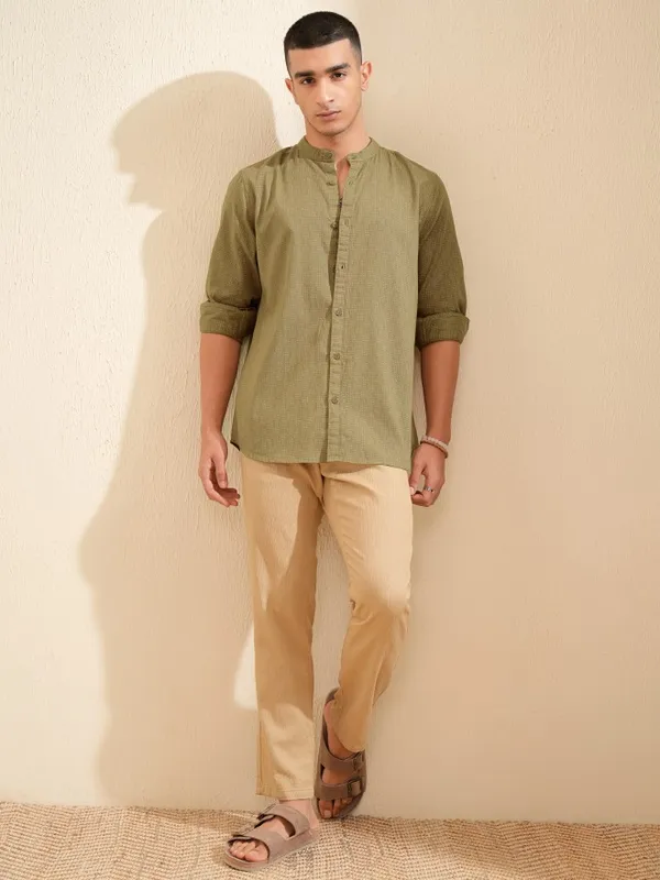 Highlander Men Olive Textured Regular Fit Casual Shirt