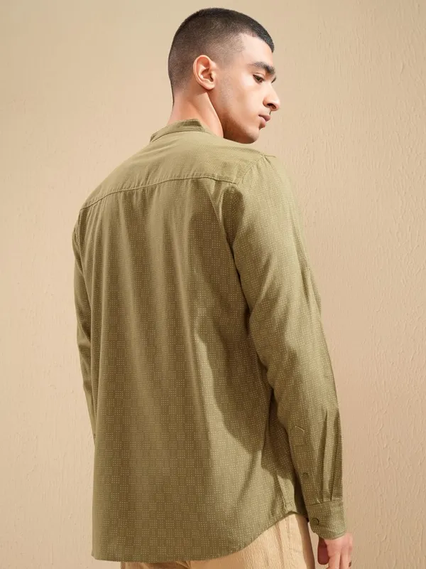 Highlander Men Olive Textured Regular Fit Casual Shirt