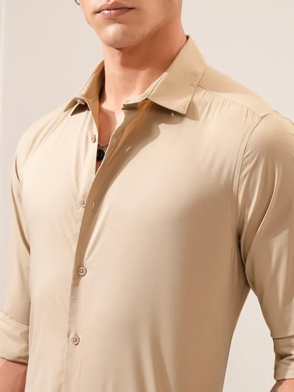 Highlander Men Beige Solid Slim Fit Casual Shirt