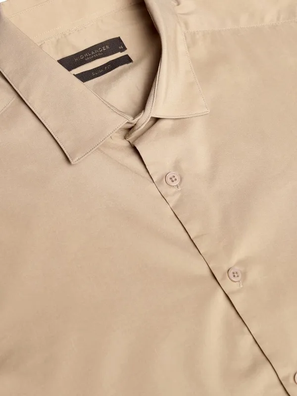 Highlander Men Beige Solid Slim Fit Casual Shirt
