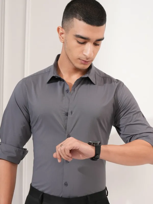 Highlander Men Grey Solid Slim Fit Casual Shirt