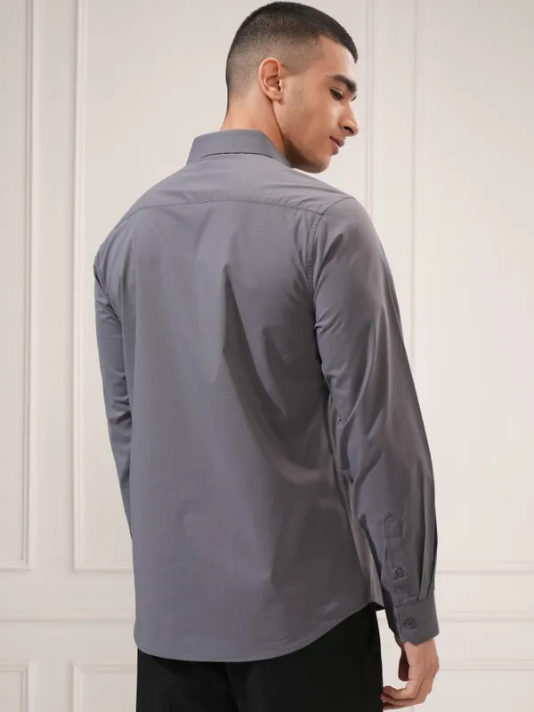 Highlander Men Grey Solid Slim Fit Casual Shirt