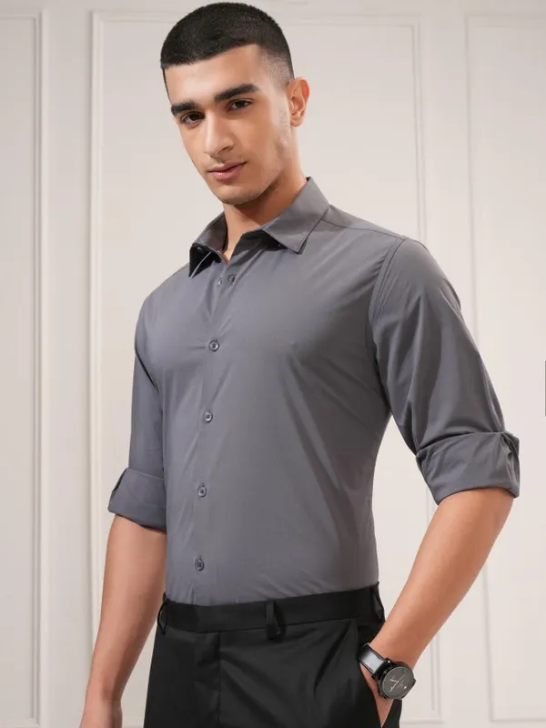 Highlander Men Grey Solid Slim Fit Casual Shirt