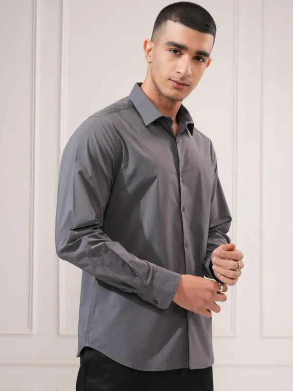 Highlander Men Grey Solid Slim Fit Casual Shirt