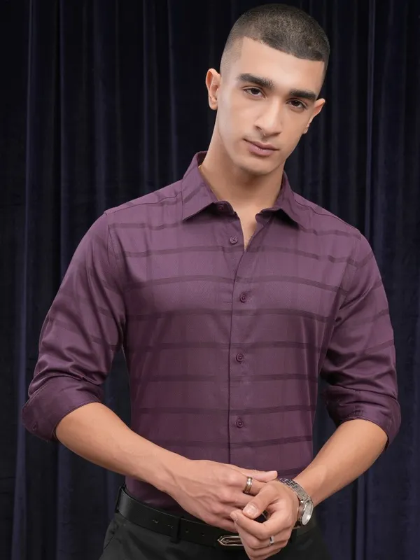 Highlander Men Purple Solid Slim Fit Casual Shirt