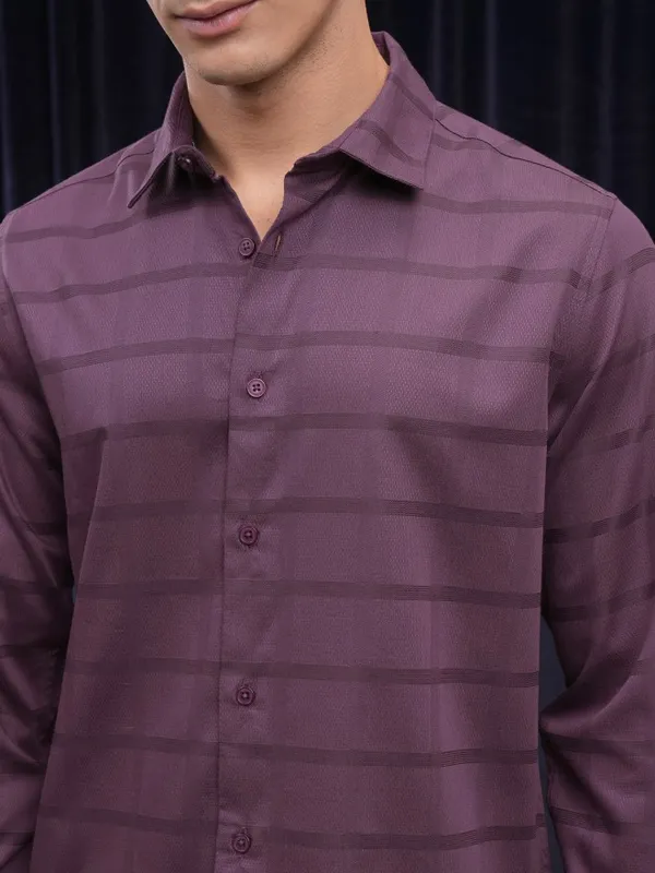 Highlander Men Purple Solid Slim Fit Casual Shirt