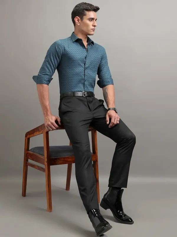 Highlander Men Blue Textured Slim Fit Casual Shirt