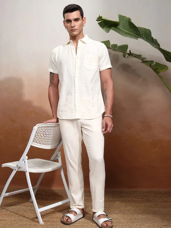 Highlander Men White Slim Fit Solid Chinos