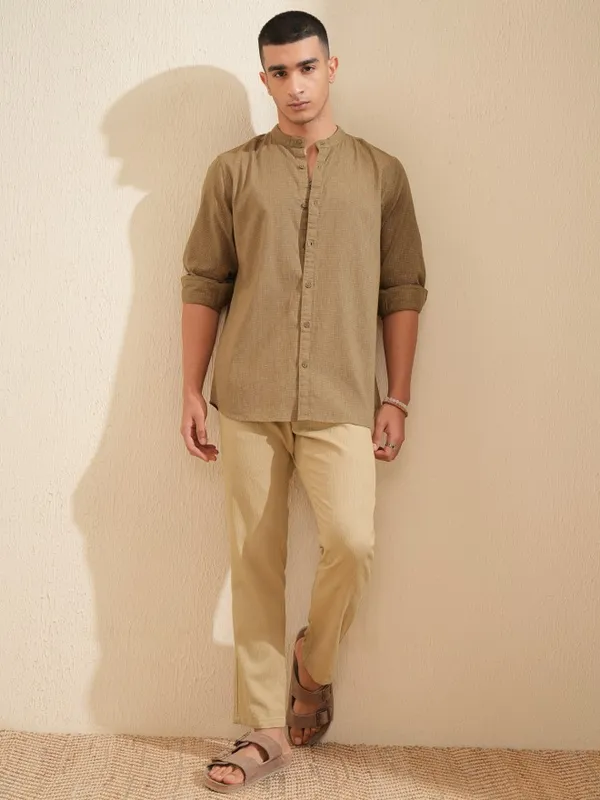 Highlander Men Red Slim Fit Solid Chinos