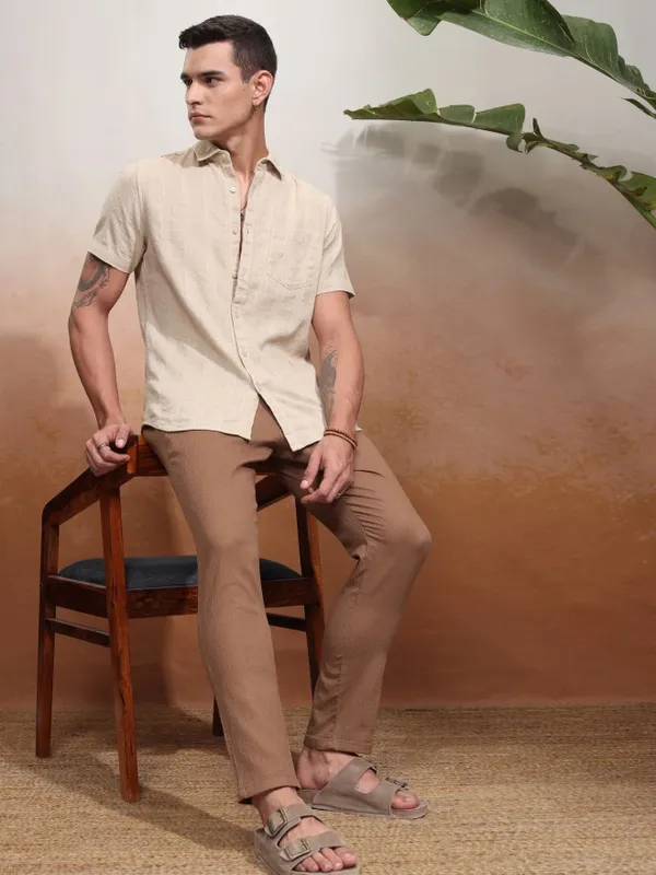 Highlander Men Brown Slim Fit Solid Chinos