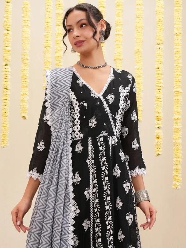 Vishudh Women Black Embroidered Kurta With Trouser And Dupatta