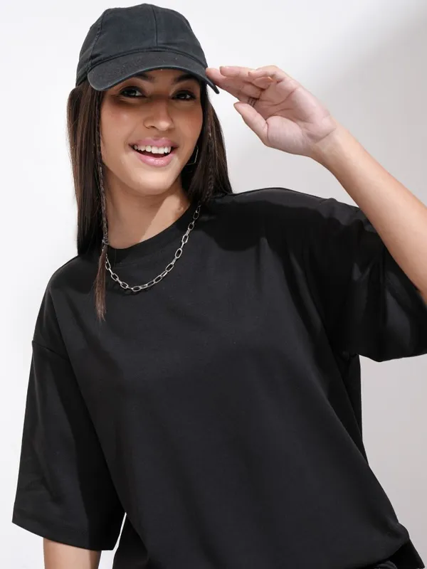 Tokyo Talkies Women Black Solid Round Neck T-Shirt