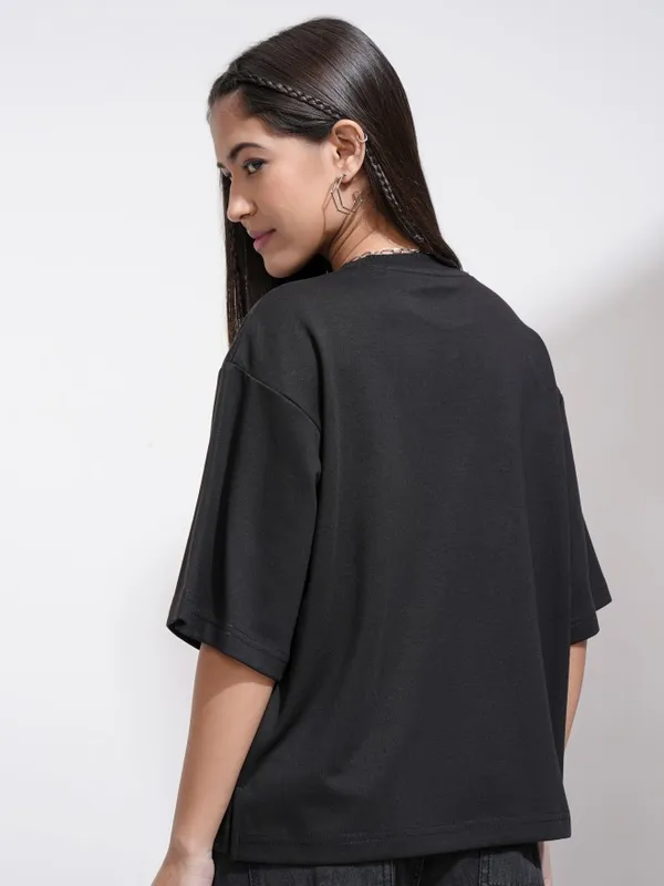 Tokyo Talkies Women Black Solid Round Neck T-Shirt
