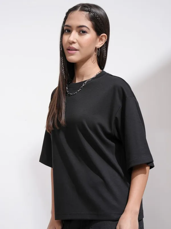 Tokyo Talkies Women Black Solid Round Neck T-Shirt
