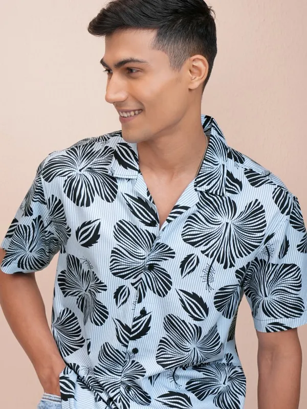Locomotive Men Blue Printed Relaxed Fit Casual Shirt