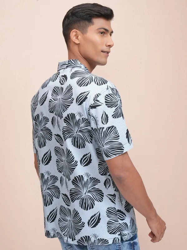 Locomotive Men Blue Printed Relaxed Fit Casual Shirt
