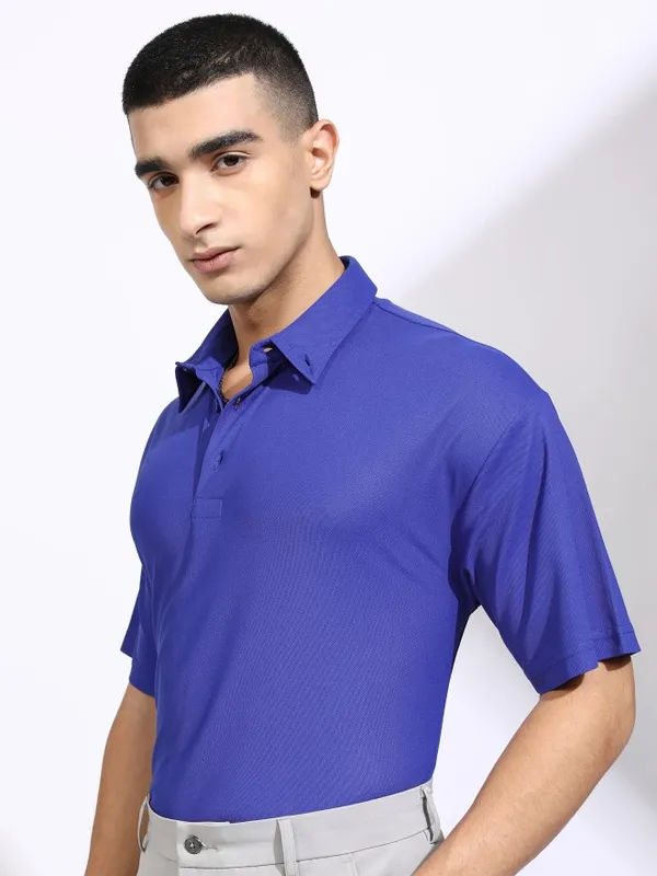 Highlander Men Blue Solid Polo Collar T-Shirt