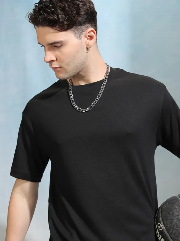 Men Solid Round Neck Relaxed Fit T-Shirt