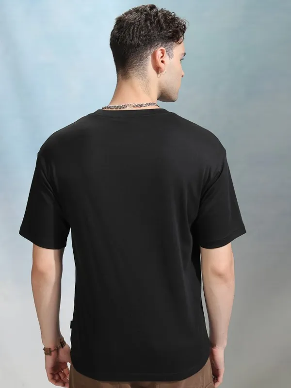 Men Solid Round Neck Relaxed Fit T-Shirt