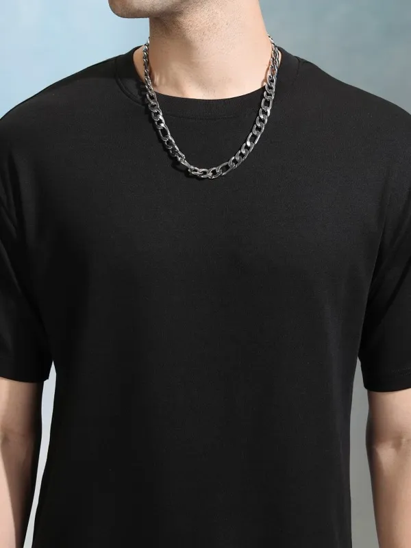 Men Solid Round Neck Relaxed Fit T-Shirt