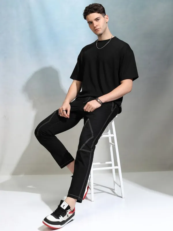Highlander Men Black Solid Round Neck Oversized Fit T-Shirt