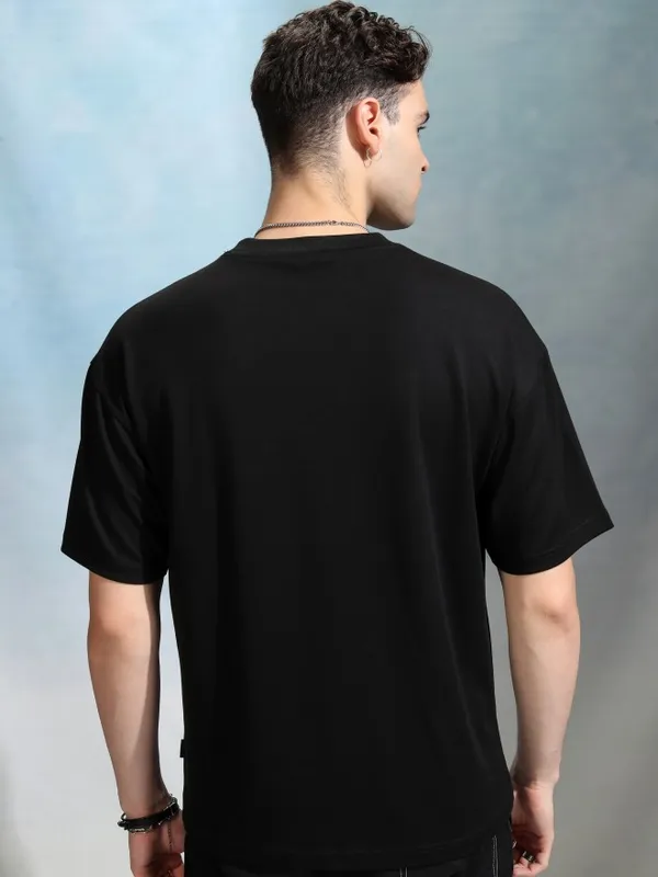 Highlander Men Black Solid Round Neck Oversized Fit T-Shirt