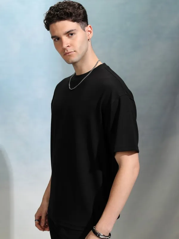 Highlander Men Black Solid Round Neck Oversized Fit T-Shirt